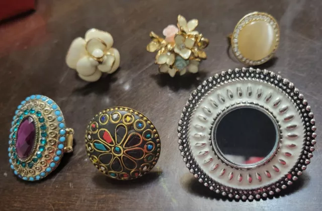 Lot of 6 Ladies Adjustable Rings -A10