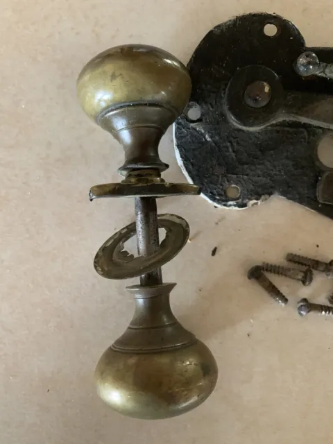 Antique keyhole latch