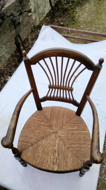 Fauteuil bois ancien d'enfant de style provençal paillé