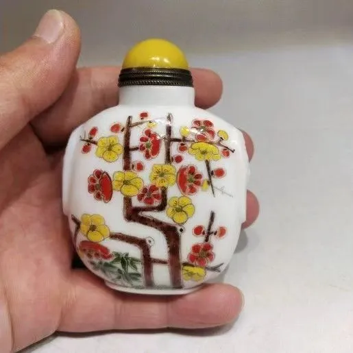 Chinese antique white porcelain hand-painted pink flower snuff bottle