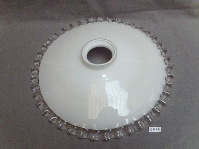 abat jour ancien en opaline blanche, bord plissé, Ø 25 cm à collerette (CB26)