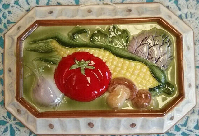 Porcelain Majolica Style 3D Wall Decoration Plate Made in Japan, 8"X11"