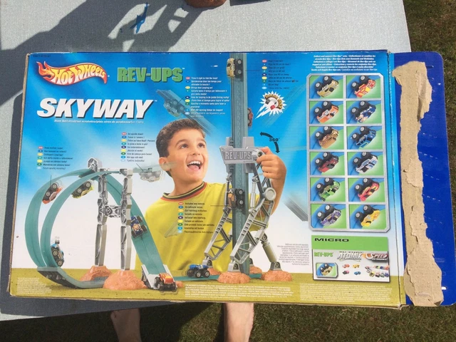 HOT WHEELS REV-UPS Skyway Stunt Track Set in original box with Car