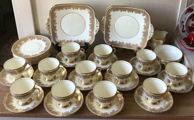 39 piece Foley China Vintage Grapevine Gold Filigree Design Tea or Coffee Set