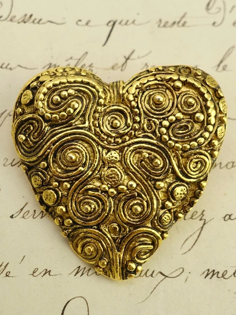 Broche Étoile Dorée Vieillie avec Cristaux – Élégance Rétro 43 mm