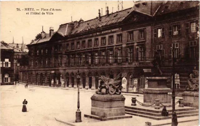 CPA AK METZ - Place d'Armes et l'Hotel de Ville (454487)