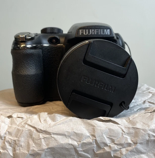 FUJIFILM FINEPIX S3300 Camera In Good Condition 4108