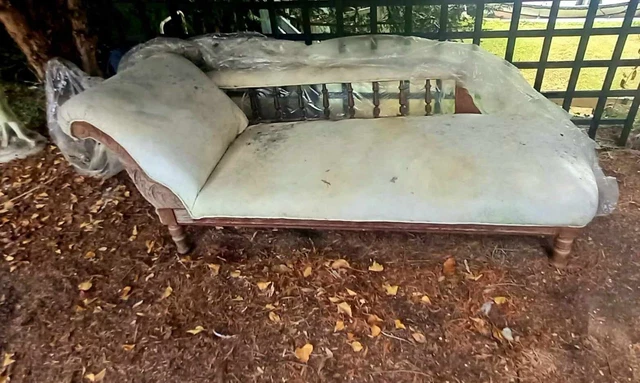 Antique carved Chaise Longue