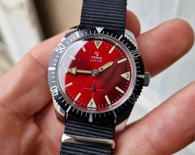 Montre YEMA Mécanique à Remontage - Mouvement FE 233.68 - Fonctionnelle - Occasion