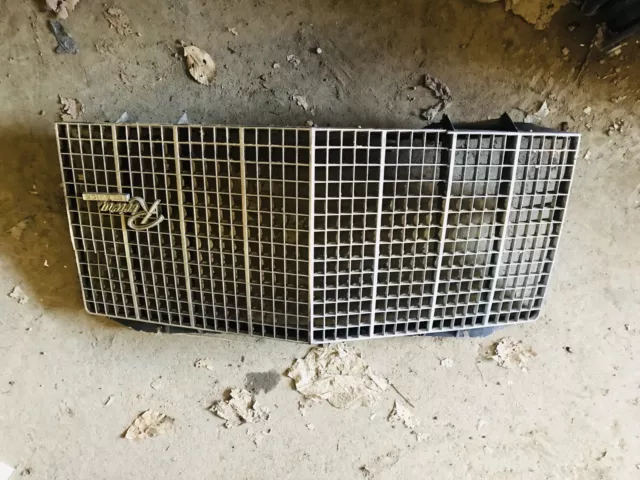 79 80 81 82 83 Buick Riviera Grille Grill Cracked