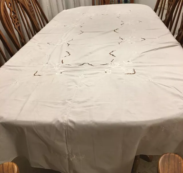 Tablecloth White Embroidery Cotton Oval Scalloped Edges New Without Tags