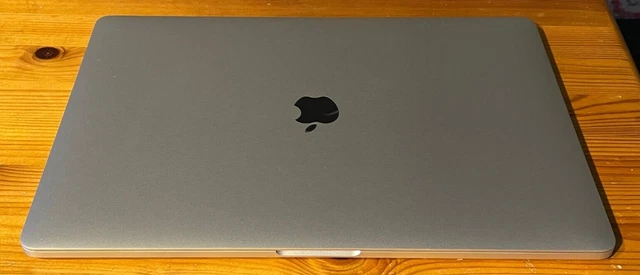 MacBook Pro Touch Bar 15" 2017 - Intel i7 - 16 GB - 256 GB - parzialmente funzionante.