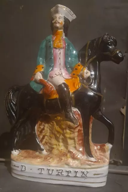 Un groupe en Faïence polychrome de Staffordshire