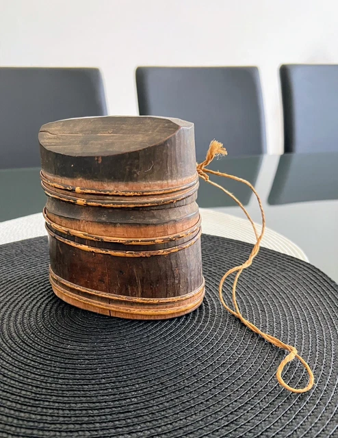Alter Kalimantan Medizin Behälter mit Deckel und Trageriemen Holz von ca.1895