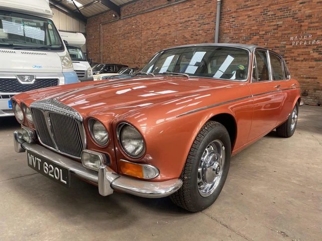 Daimler DOUBLE-SIX VANDEN PLAS Daimler DOUBLE-SIX VANDEN PLAS