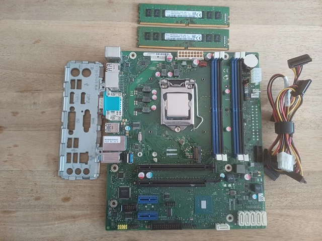 Carte Mère Fujitsu D3417-A21 GS3 LGA1151 MicroATX Pour Celsius W550n – Avec DDR4 Et Support Xeon