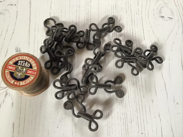 5 pares de ganchos y ojos cubiertos de tela. Gris oscuro. 1,5 pulgadas en total.