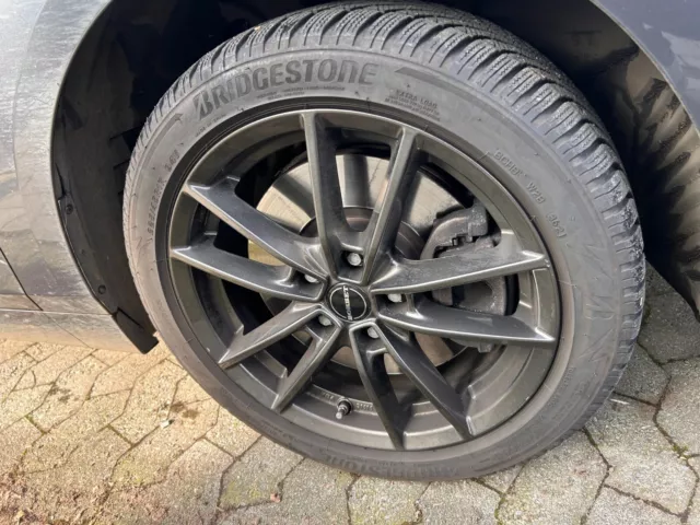 Winterreifen Bridgestone mit 17'' Alufelgen Borbet