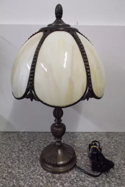 Tischlampe Tiffany Stil, Messing-Fuß - neu verkabelt!!