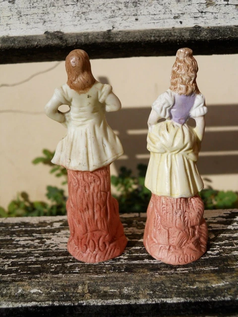 Paire de personnages en biscuit peint élégant élégante polychrome 3