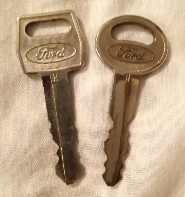 Vintage FORD MOTOR CO. "Family Of Cars" KEY SET....NICE!