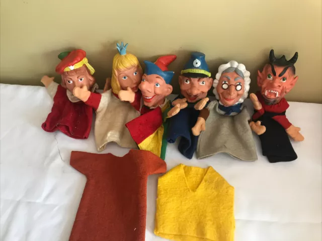 Set of 6 Vintage Handspielpuppen Fairy Tale Hand Puppets (Kopfe Handbemalt)