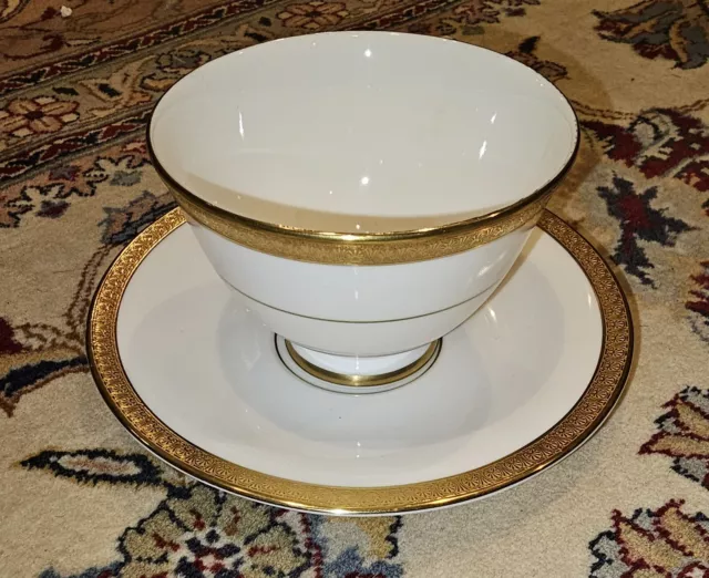 Set of 4 Royal Doulton Royal Gold H.4980 Tea or Coffee Cups And Saucers