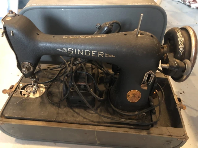 ANTIQUE Singer Sewing Machine w Case - SEE VIDEO, FOR PARTS / AS IS