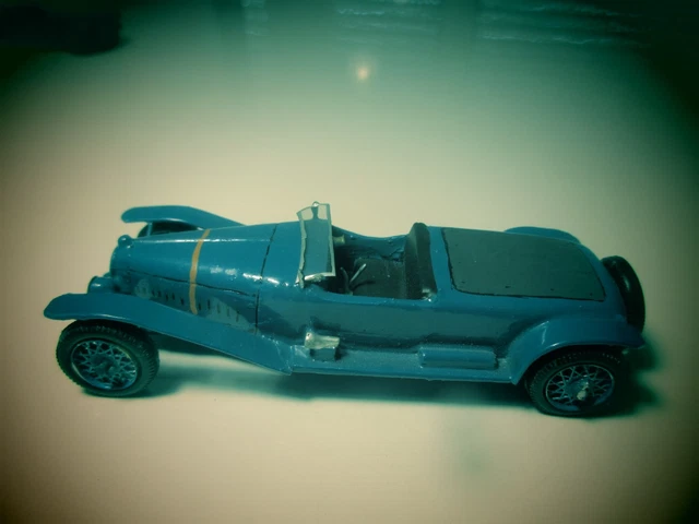 Jouet Ancien Dinky Peugeot 203 Camionnette Bâchée Rouge, échelle 1/43, France
