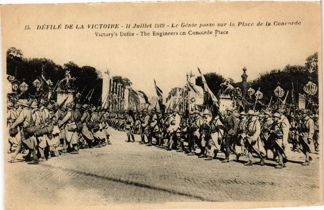 CPA MILITAIRE Le Génie passe sur la Place de la Concorde (316160)