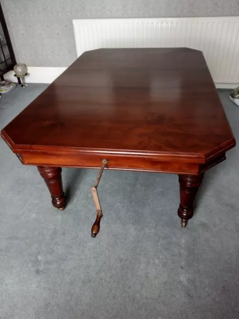 A Lovely Antique Victorian Windout/Wind Out Mahogany Table & Extra Leaf & Handle