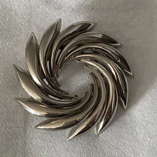 Vintage Statement Deep Swirl Silvertone Brooch Pin  2.25 In Diameter Jewelry