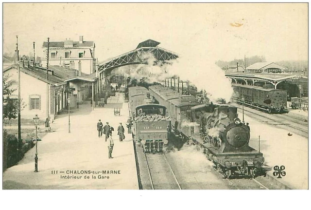 51 . n° 40912 . chalons sur marne.interieur de la gare.train