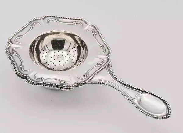 Teesieb mit Abtropfbehälter in 800 er Silber tea strainer silver.