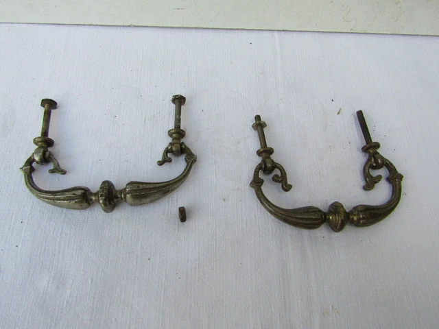 2 Poignées Anciennes Tombantes Pour Tiroirs - Laiton, Bronze, Aspect Jaune - Occasion