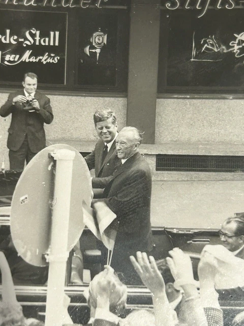 Lotto di 11 organizzazioni. Immagini dal viaggio del presidente Kennedy in...