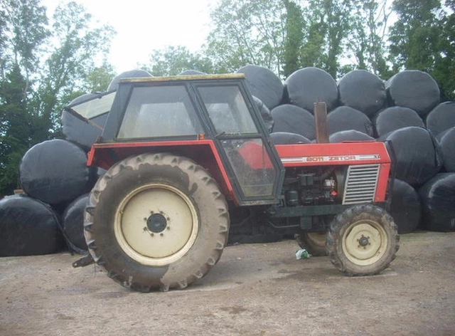 Manuel De Pièces CD Pour Tracteurs Zetor 5011, 6011, 6045, 7011, 7045 – Neuf