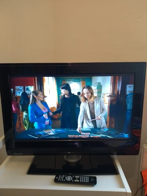 vintage philips tv ,26 inches, freeview, good condition.