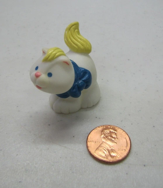 FISHER PRICE Loving Family Dollhouse WHITE CAT BLUE BOW Kitty Cat Kitten Cute!