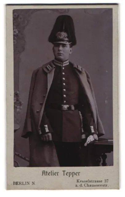 Fotografie Atelier Tepper, Berlin, Kesselstr. 37, junger Soldat in Gardeuniform