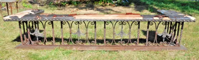 ANTIQUE 19th CENTURY WROUGHT IRON AND BRASS FIREPLACE FENDER AND SEAT