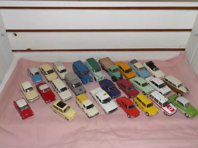 DDR Sammlung Ostautos 1:43 ohne Vitrine Auswahl Trabant Wartburg Lada GAZ Framo