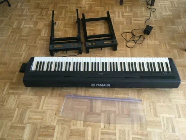 Piano Yamaha digital P-85 black très bon état