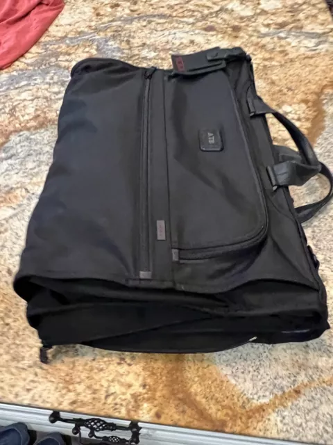 Tumi Alpha Tri-Fold Garment Bag Black 22133D4 Excellent Condition