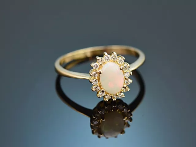 Klassischer Opal Verlobungs Ring Mit Brillanten Gearbeitet Aus Gelb Gold 585