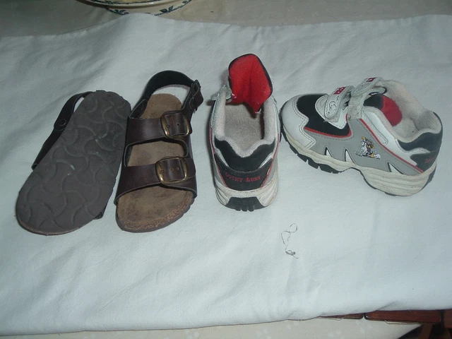 lot 2 paires chaussures  1 basket lucky luke 1 nu pied  garçon p 23 occasion