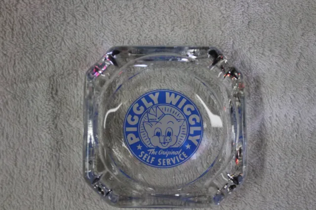 RARE 1960s PIGGLY WIGGLY SELF SERVICE GLASS ASHTRAY SIGN PROMO FOOD STORE PIG