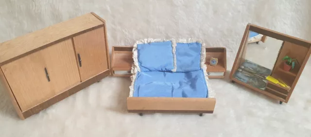 Schlafzimmer Wichtelmarke Puppenstube Holz Möbel Bett + Schrank + Spiegelkommode