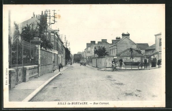 CPA Rilly-la-Montagne, Fontaine dans la Rue Carnot
