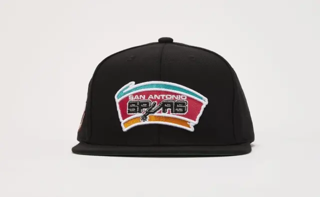 Mens Mitchell & Ness San Antonio Spurs Black Snapback Hat